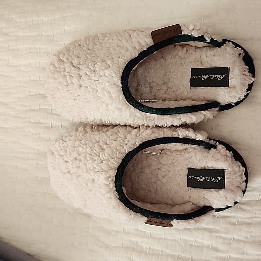 Eddie Bauer women's  slippers. Very little worn. Very good condition. Size 8.